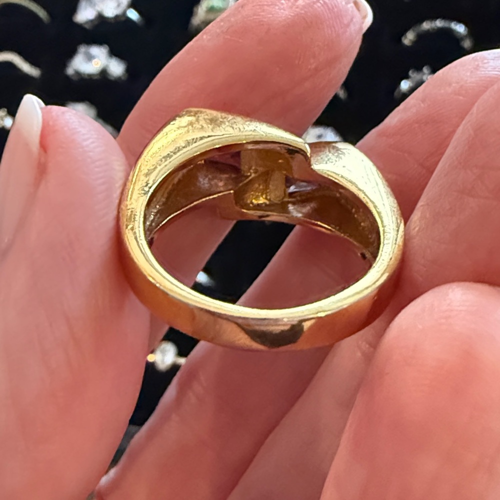 SIZE 8 RING - Picture 7 of 9